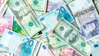 Установлены официальные курсы доллара, рубля и евро на выходные