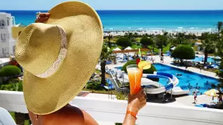 Прощай, Турция? Как обвал лиры повлияет на стоимость туров для казахстанцев