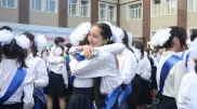 Как в школах Алматы прошел последний звонок - репортаж