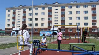 "Внутри все сыплется". Люди пожаловались на качество ипотечных домов в Талгаре