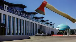 Аэропорт Астаны призвал пассажиров не летать с топорами