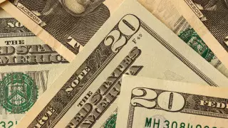 Установлены официальные курсы доллара, рубля и евро на выходные