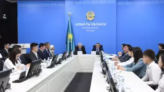 Автор герба Казахстана встретился с молодежью Алматинской области