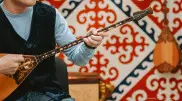 "Поставим тысячу домбристов в аэропортах". Депутат отметил инцидент в Алматы