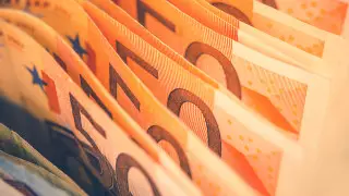 Названы официальные курсы доллара, рубля и евро на 6 июня