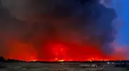 Страшные кадры надвигающегося пожара публикуют жители пригородов Семея