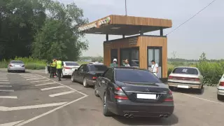 В Алматы начали изымать авто должников по налогам