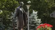 Скульптура Юрия Померанцева установлена в Алматы