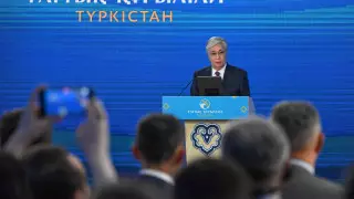Токаев поручил утвердить новую государственную награду