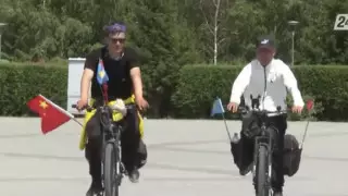 Двое путешественников из Китая прибыли в Астану на велосипедах