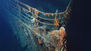 В Атлантическом океане пропал аппарат с туристами, доставлявший их к "Титанику"