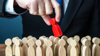 Депутат предложил распределить богачей из списка Forbes по регионам Казахстана