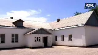 Учителя и родители сутками дежурят у школы, защищая ее от сноса в Туркестанской области