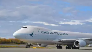 Cамолет экстренно сел из-за взрыва шасси в Гонконге. Ранены 18 человек