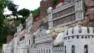 Средневековый город построил на своем участке пенсионер из Петропавловска