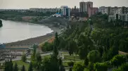 Таблички с QR-кодами сняли с памятников в Павлодаре: полиция расследует дело о рекламе наркотиков