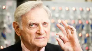 Умер старейший лауреат Нобелевской премии Джон Гуденаф