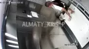 Душила, бросала об пол и пинала. Издевательство девочки над кошкой попало на видео