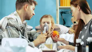 Перечислены опасные последствия гиперопеки для психики ребенка