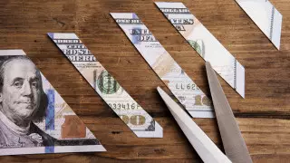 Курс доллара продолжает падать