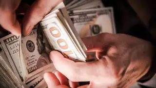 Миллиардер раздал землякам по 70 тысяч долларов в Южной Корее