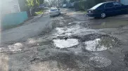 "Все только на бумагах". Алматинцы пожаловались на разбитые дороги