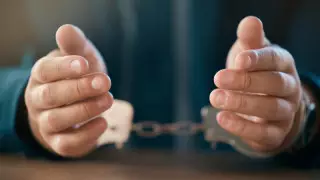 За что осудили замдиректора "Казпочты" в Павлодаре