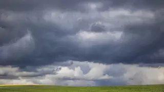 Жара отступает: грозы, град и порывистый ветер накроют Казахстан