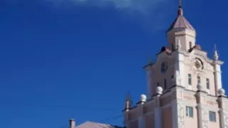 Знаменитый дом с часами затопило в Костанае