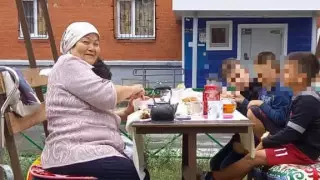 Жители нового микрорайона в Костанае готовят еду на улице