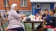 Жители нового микрорайона в Костанае готовят еду на улице