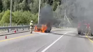 Легковушка Toyota Camry загорелась по дороге на Медеу