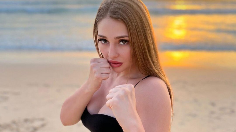 © instagram/angelina_lukas1997