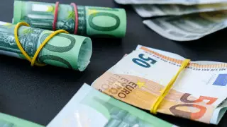 Названы официальные курсы доллара, рубля и евро на 25 июля