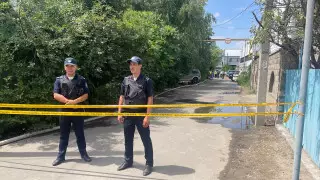Дом супруги алматинского стрелка оцепила полиция