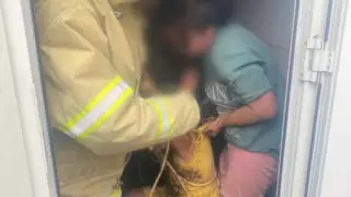 Мальчика и девочку спасли из уличного туалета в Талгаре