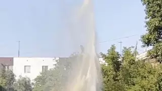 Коммунальное ЧП: Фонтан забил в центре Семея из-за аварии