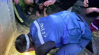 В Уральске трехлетний ребенок застрял в яме