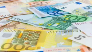 Названы официальные курсы доллара, рубля и евро на 2 августа