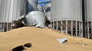 Зернохранилище разорвало на части от удара молнии в Костанае