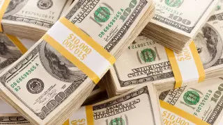 Курс доллара снова растет на торгах