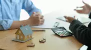 Чиновник по дешевке продавал госквартиры родственникам в Алматы