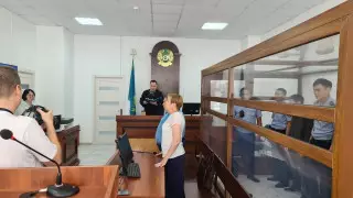 Выпрыгнула с 10-го этажа: за изнасилование девочки-сироты осудили 3 павлодарцев
