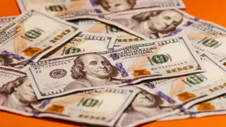 Курс доллара опустился до 445 тенге