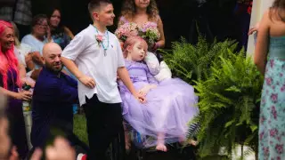 10-летняя девочка вышла замуж и умерла от лейкемии через 12 дней