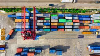 Евросоюз запретит поставки санкционных грузов через Россию в Казахстан - СМИ