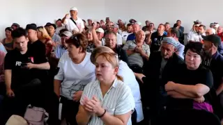 "Мы этими нефтяными долларами сыты. Тут ничего живого не останется!"