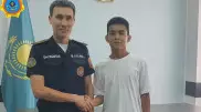 "Прыгнул прямо в тапочках". Восьмиклассник спас тонущего в канале школьника в Темиртау