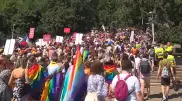 Порядка 60 тысяч человек приняли участие в гей-параде в Праге
