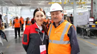 Семейные туры начали проводить на автомобильном заводе Allur в Костанае